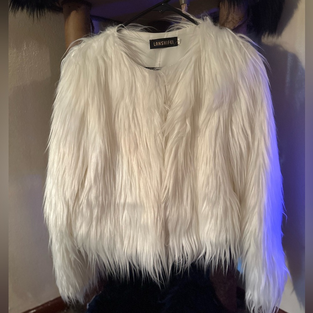 Women’s White Imitation Fur Coat. Size XXL. SEE ALL PHOTOS! - Picture 6 of 8